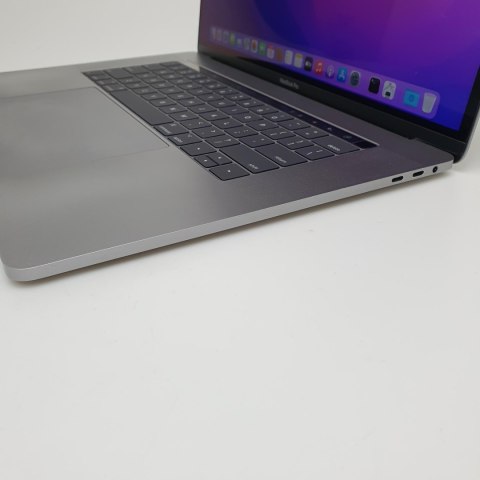 Laptop Apple MacBook Pro A1707 2017r. i7 - 7700H | 16GB 256GB SSD | 15,4" 2880 x 1800 | Mac OS Ventura [A-]