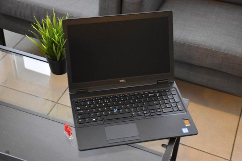 Laptop Dell Latitude 5590 i7 - 8650U | 16GB 256GB SSD | 15,6" 1920 x 1080 | Windows 11 Pro [A-]