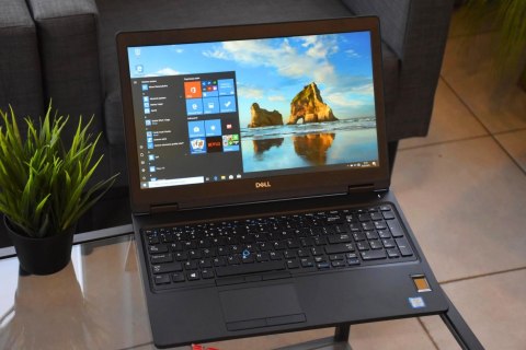 Laptop Dell Latitude 5590 i7 - 8650U | 16GB 256GB SSD | 15,6" 1920 x 1080 | Windows 11 Pro [A-]