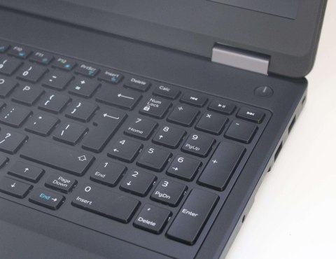 Laptop Dell Latitude E5570 i7 - 6820HQ | 8GB 256GB SSD | 15,6" 1920 x 1080 | Windows 11 Pro [A]