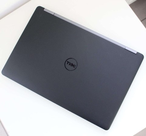 Laptop Dell Latitude E5570 i7 - 6820HQ | 8GB 256GB SSD | 15,6" 1920 x 1080 | Windows 11 Pro [A-]