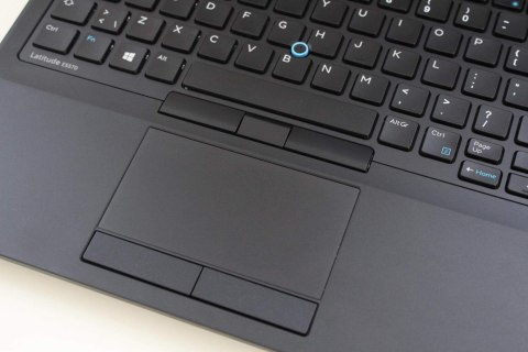 Laptop Dell Latitude E5570 i7 - 6820HQ | 8GB 256GB SSD | 15,6" 1920 x 1080 | Windows 11 Pro [A-]