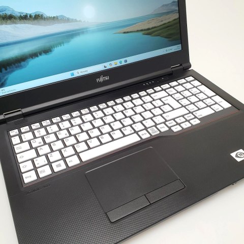 Laptop Fujitsu Lifebook E5510 i7 - 10510U| 8GB 256GB SSD | 15,6" 1920 x 1080 | Windows 11 Pro LTE [A]